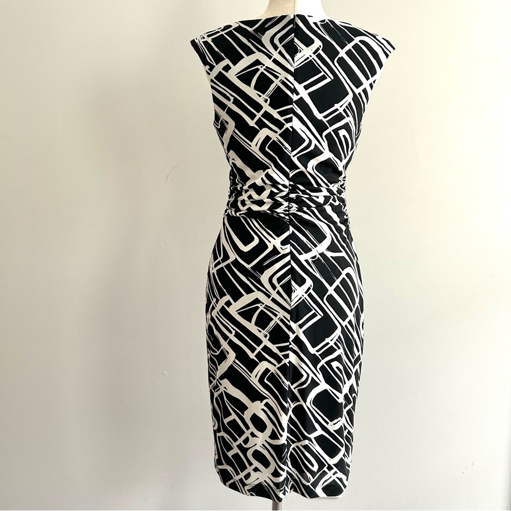 Elegant Black and White Sleeveless  Geometric Print Midi Dress Size 6 - Picture 2 of 7